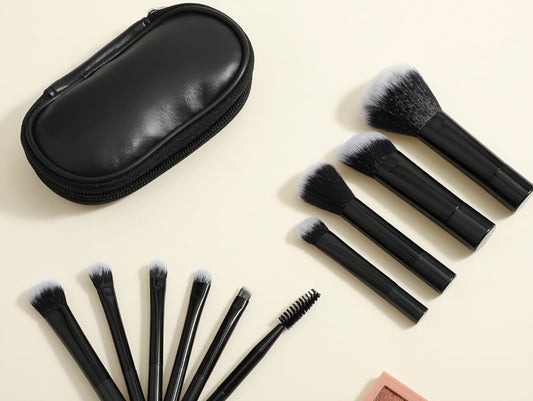Mini travel makeup brush set
